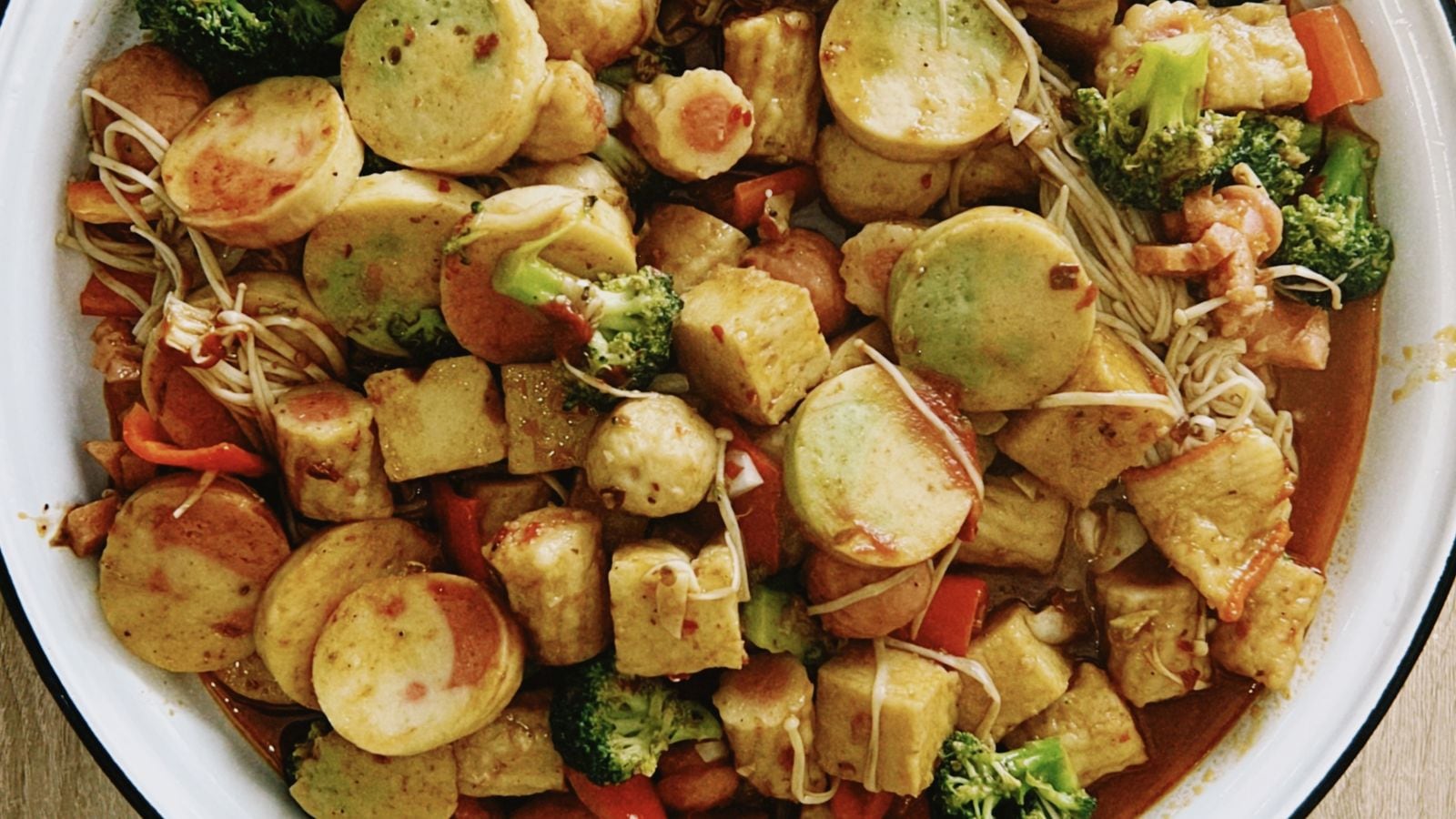 Tumis brokoli dan tahu dengan saus gurih, menu low-carb